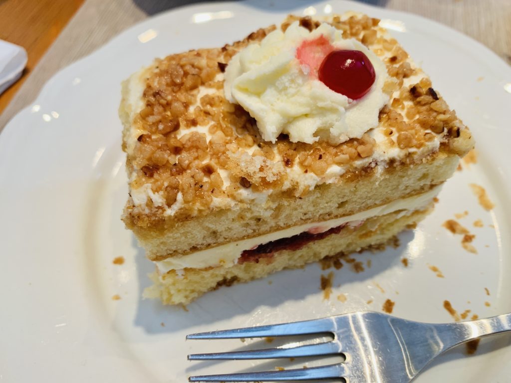 最近買ったドイツのケーキたち パン屋にケーキが売ってると つい買っちゃうよね ドイツ 6 Melting Point