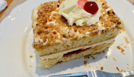 最近買ったドイツのケーキたち。パン屋にケーキが売ってると、つい買っちゃうよね